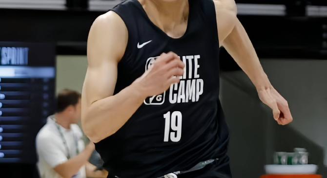 关于今夜体能课后，波特兰开拓者官宣签约备战CBA常规赛，话题不断，年轻球员得到机会的信息